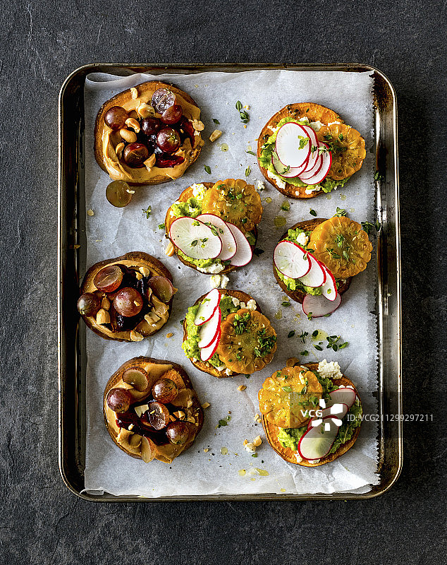 色彩鲜艳的红薯吐司图片素材