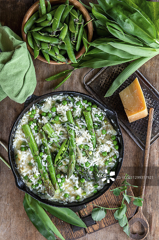 芦笋烩饭图片素材