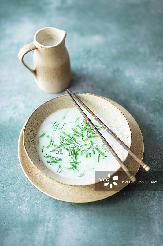 亚洲特色甜点：绿凉粉图片素材