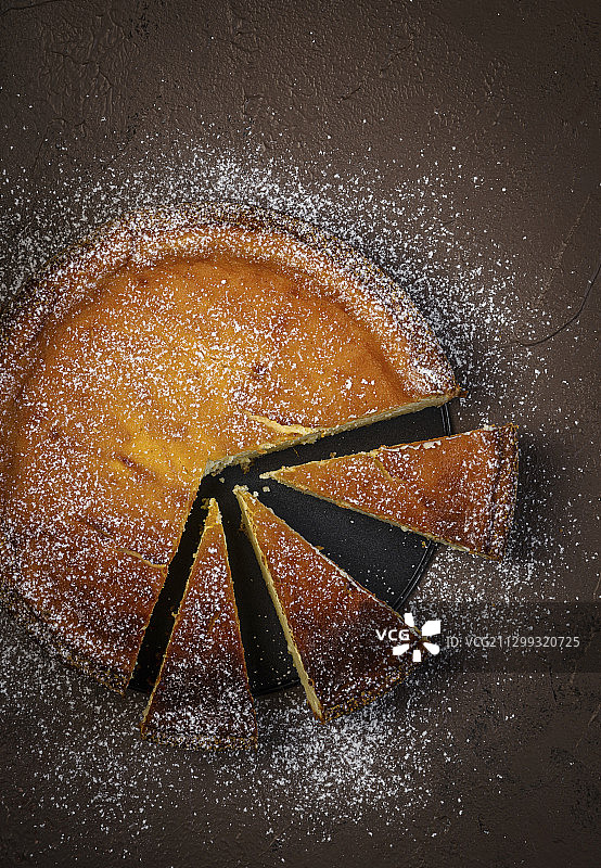 撒上糖粉的瑞可塔芝士蛋糕图片素材