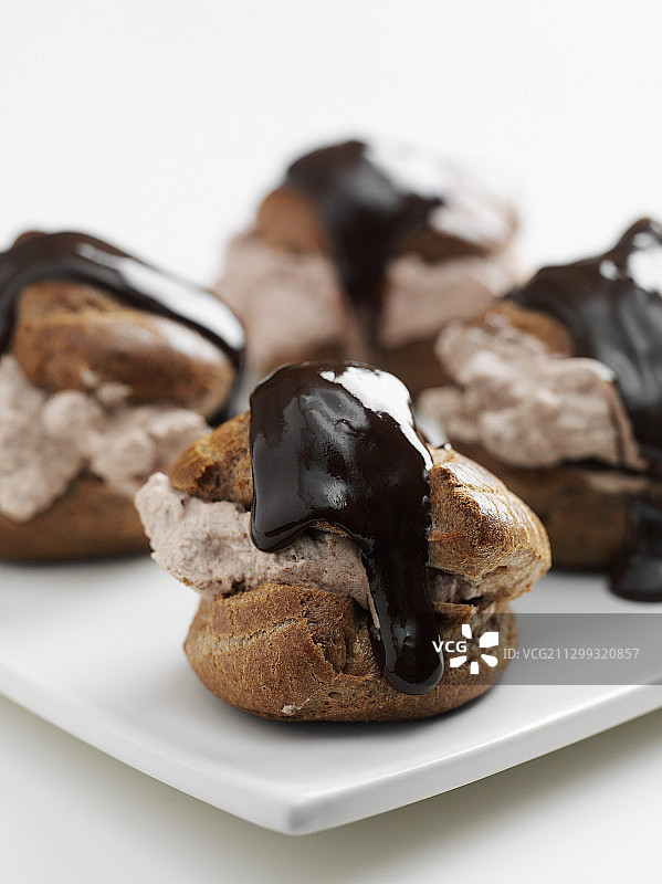 巧克力奶油泡芙图片素材