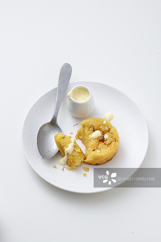 藏红花韭葱酱汁古老也奶酪菜花舒芙蕾图片素材