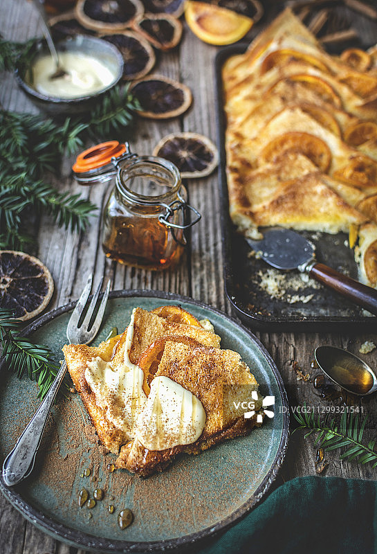 橙色面包黄油布丁图片素材