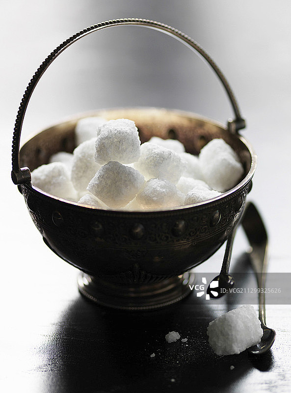 糖罐里的糖块图片素材