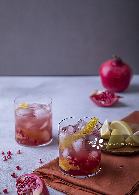 格拉帕、姜和石榴鸡尾酒图片素材
