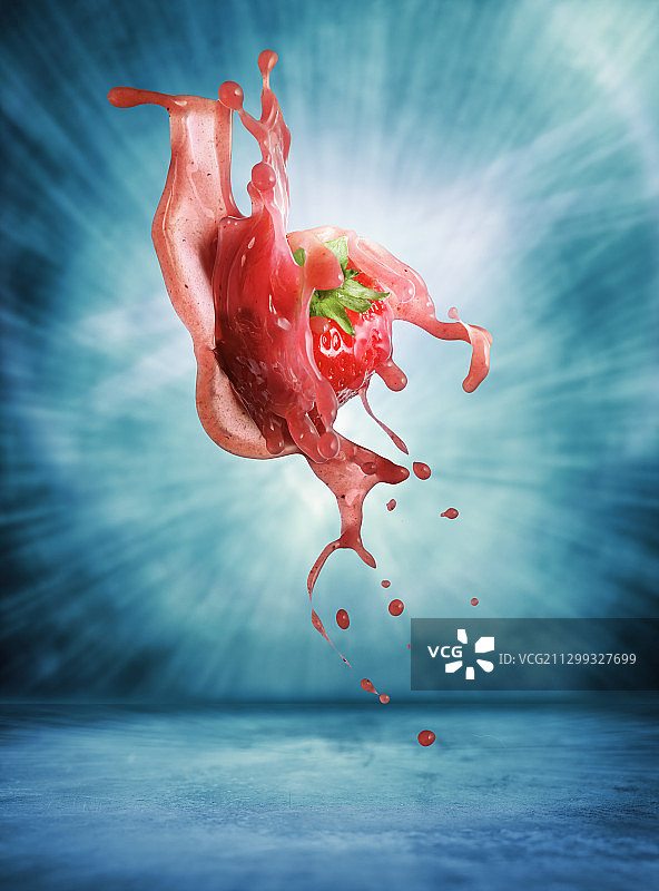 飞溅果汁的草莓图片素材