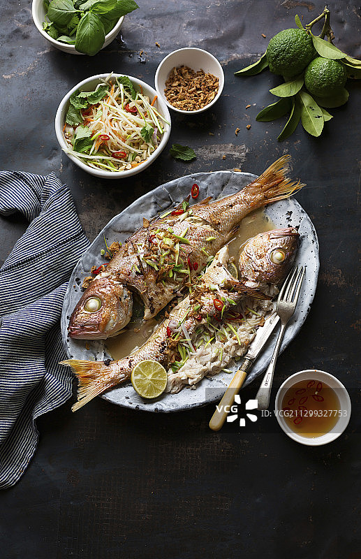 东方风味烤鱼图片素材