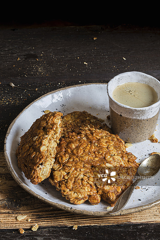 搭配咖啡的燕麦饼干图片素材