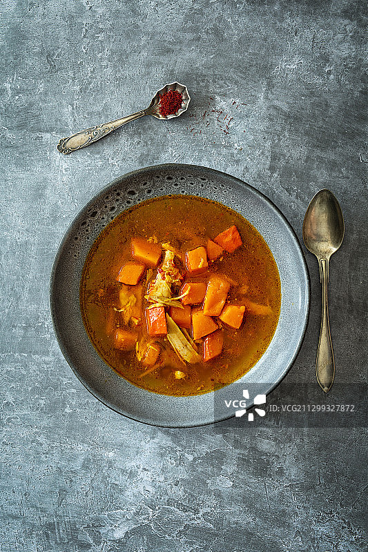 清鸡汤配南瓜和藏红花（印度）图片素材