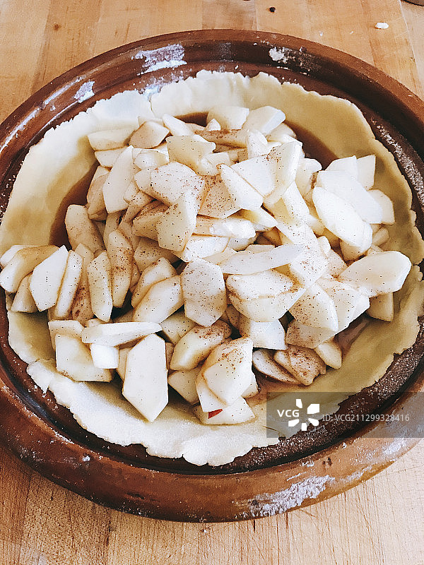 准备烘烤的苹果派图片素材