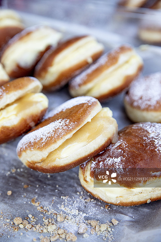 搭配苹果酱的甜甜圈图片素材