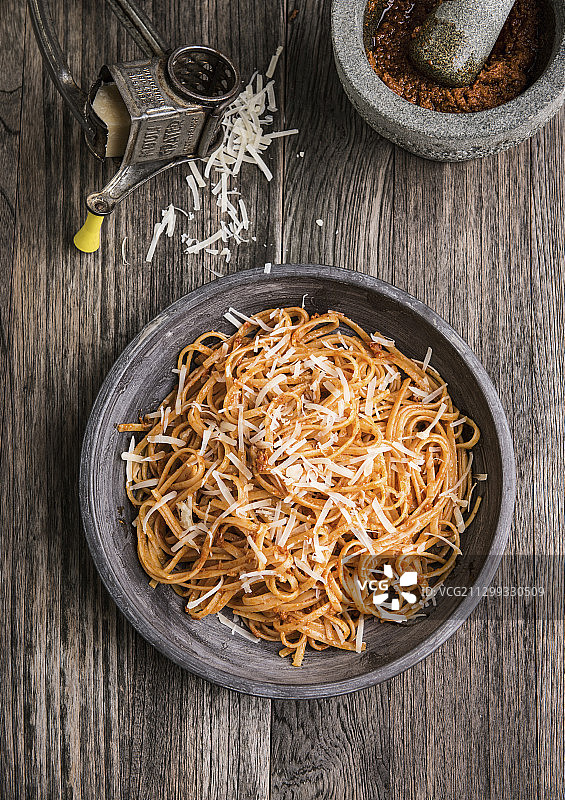 红酱帕尔马干酪意面图片素材