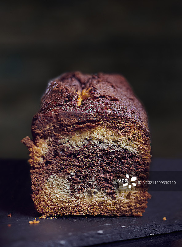 石板上的大理石蛋糕图片素材