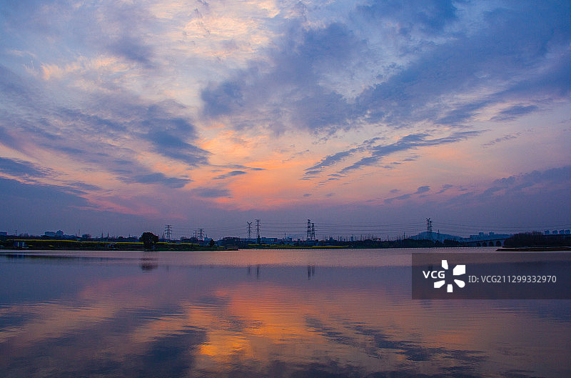 凤鸣湖水天一色图片素材