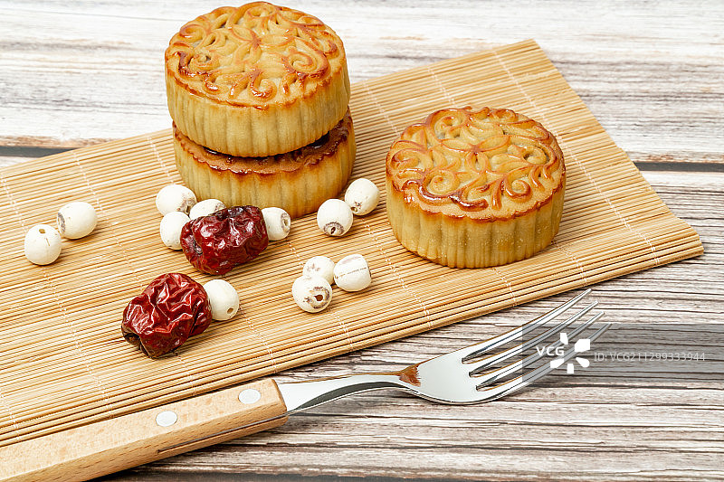 中国节日 中秋节月饼,蛋黄莲蓉广式图片素材