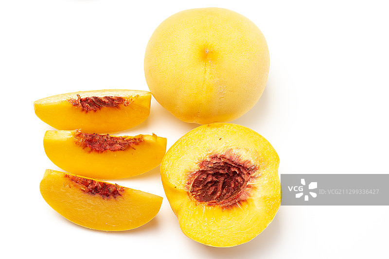 切开的新鲜水果黄桃图片素材