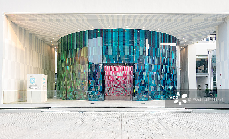 玻璃博物馆里五颜六色的玻璃方块图片素材