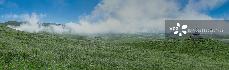 雾锁白塔图片素材