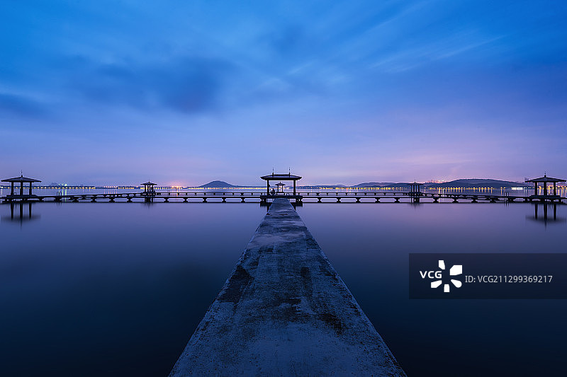 天光云影共徘徊图片素材