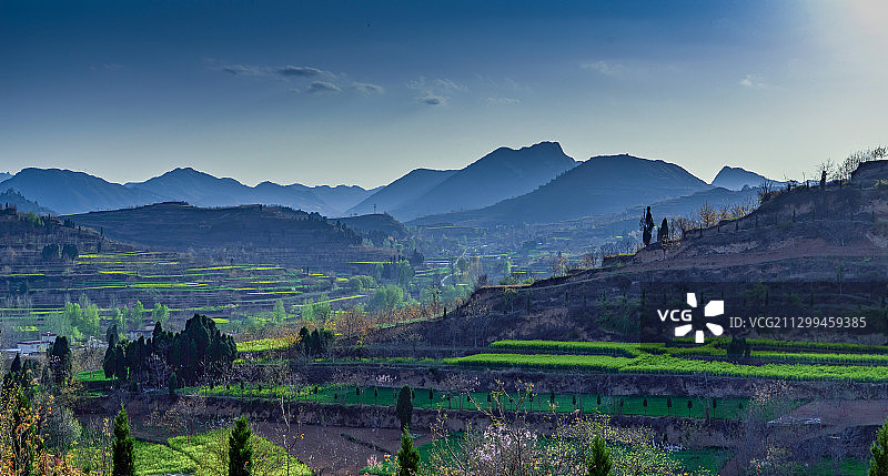 甘肃陇南成县山村梯田日落图片素材