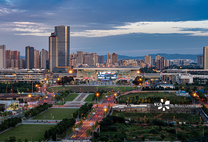 成都交通枢纽成都东站傍晚风光图片素材