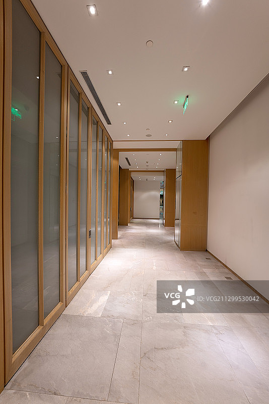 办公写字楼内精装修走廊、公共空间图片素材