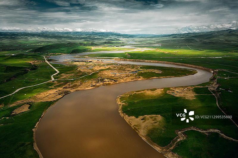 蜿蜒巨龙图片素材