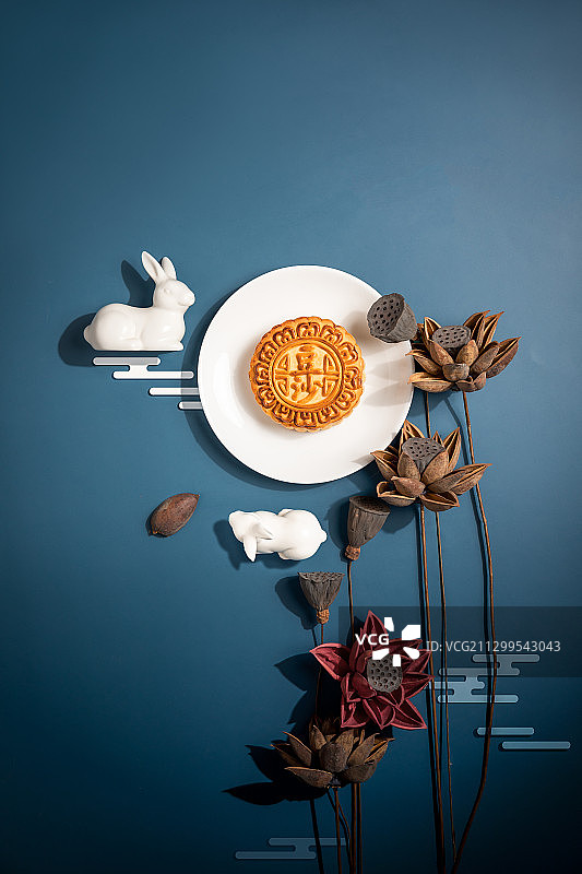 镜花水月中秋节月饼图片素材