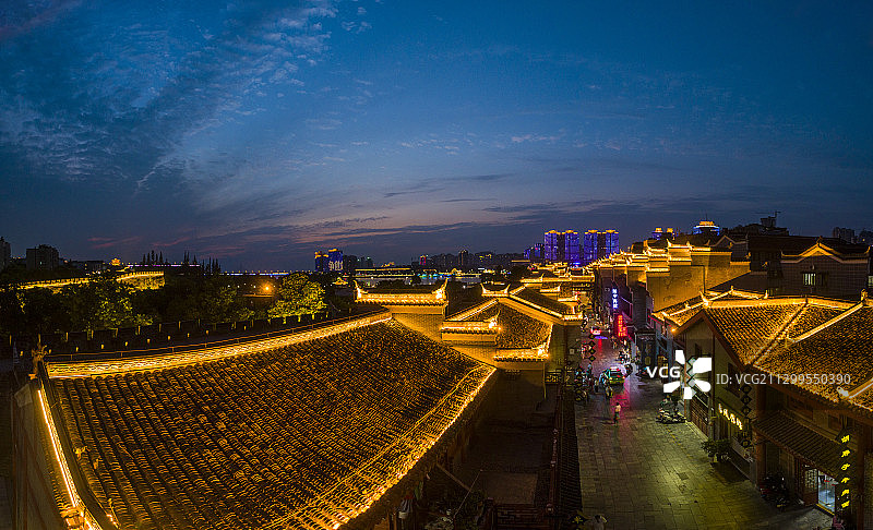 夜幕降临，华灯初上，襄阳古城灯火辉煌。图片素材