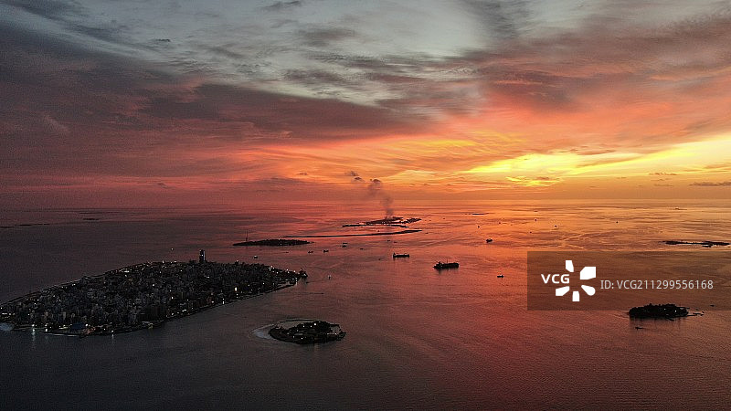 马尔代夫海岛晚霞图片素材