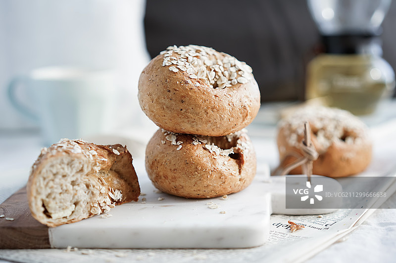 亮调美食静物摄影西餐主食欧包面包全麦燕麦贝果茶茶饮茶壶茶杯图片素材