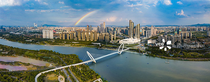 南京河西商务区彩虹图片素材