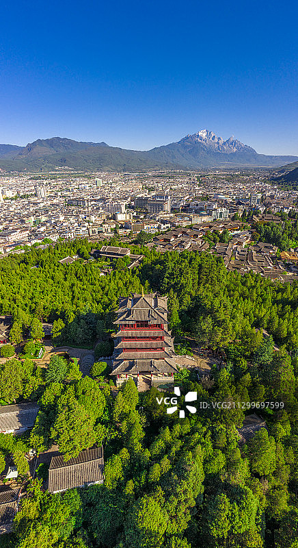 丽江狮子山万古楼景区与玉龙雪山图片素材