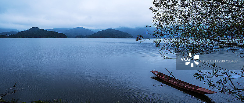 雅女湖很静很美 Women of Jacob Lake, v图片素材