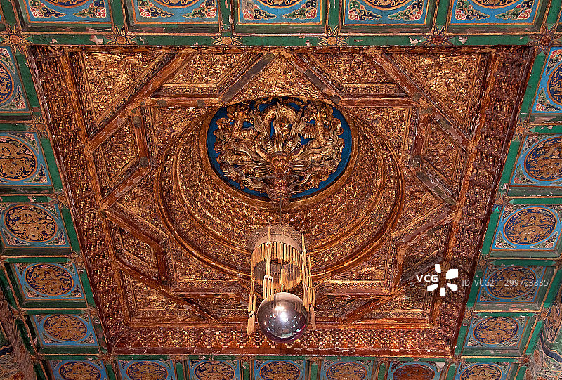 故宫斋宫里的天花板藻井图片素材
