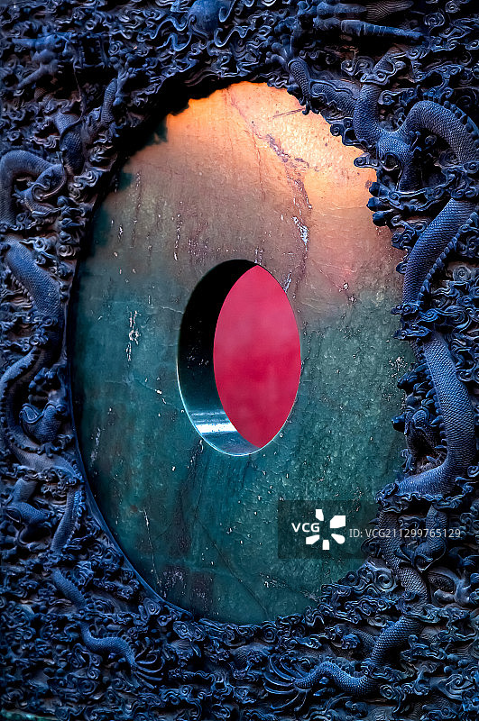 故宫养心殿前的青铜墨玉影壁图片素材