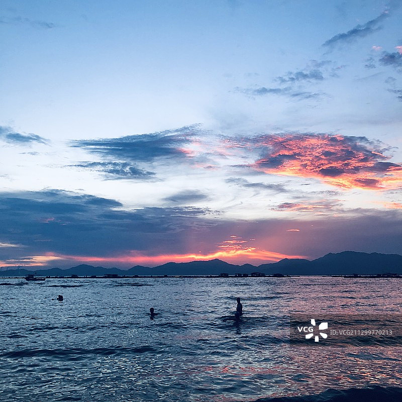 傍晚的马尾岛有你和我图片素材