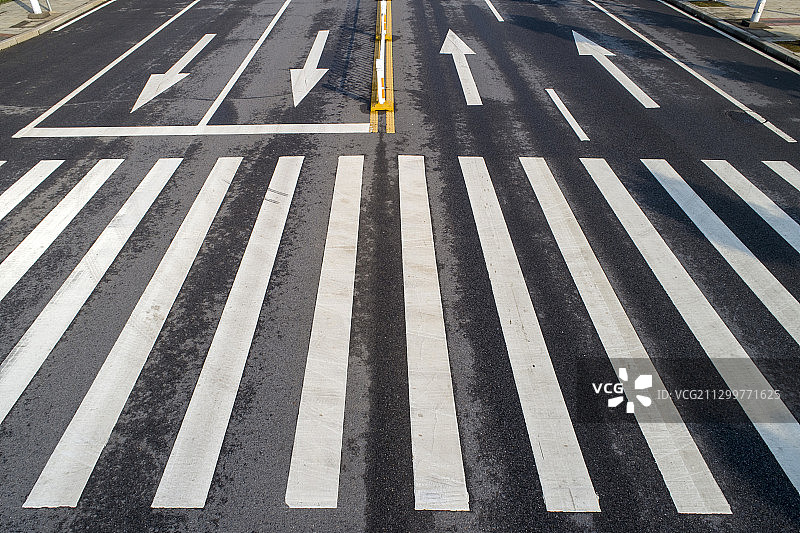 空旷的马路图片素材