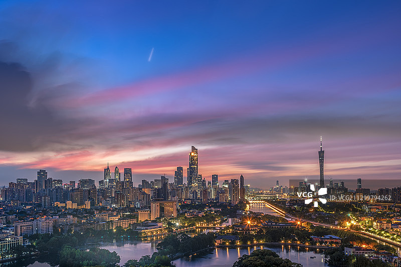 广东省广州市越秀区东山湖公园日出图片素材