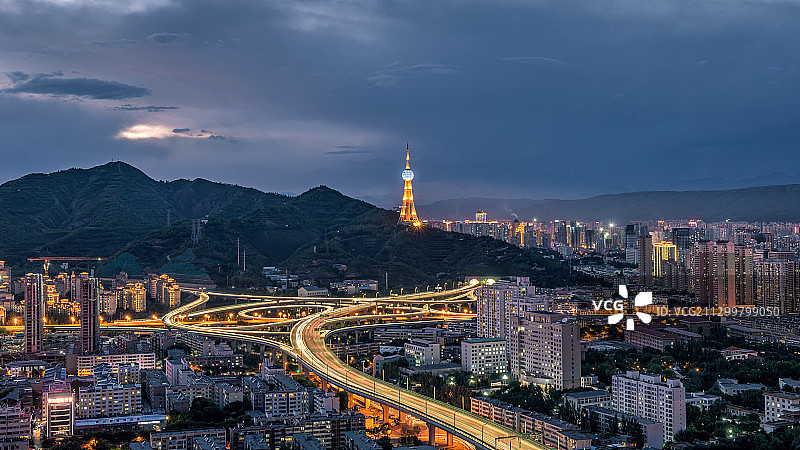 西宁凤凰山快速路及圆树立交桥夜景图片素材