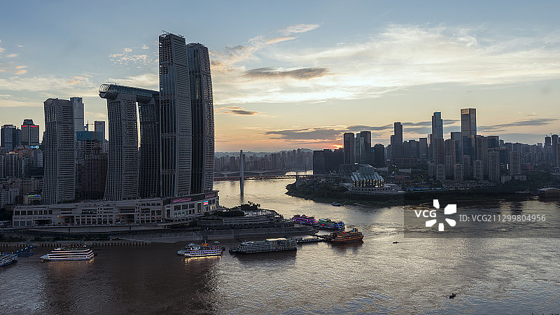 夕阳西下时重庆朝天门城市风光图片素材