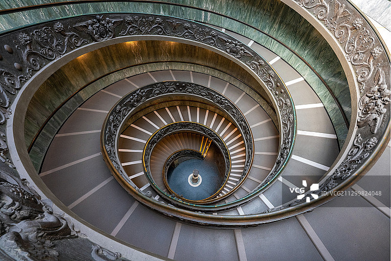 奇妙的梵蒂冈博物馆螺旋楼梯图片素材
