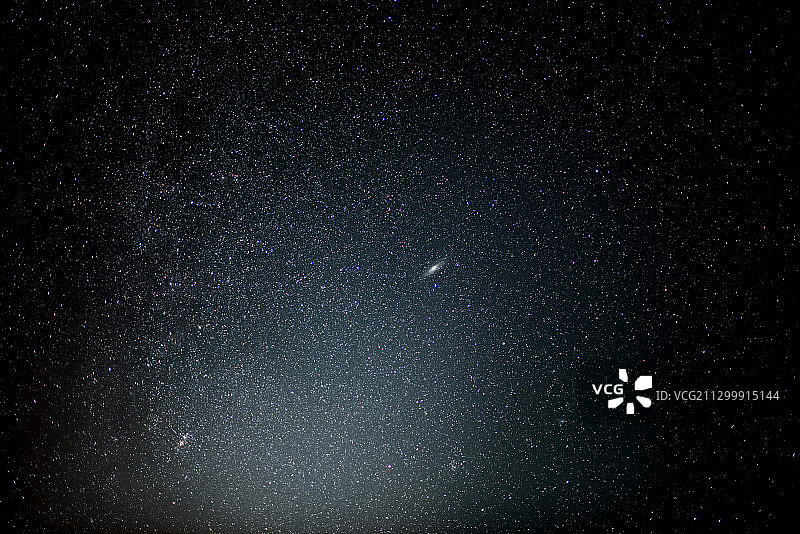 秋季夜空中的仙女座星云图片素材