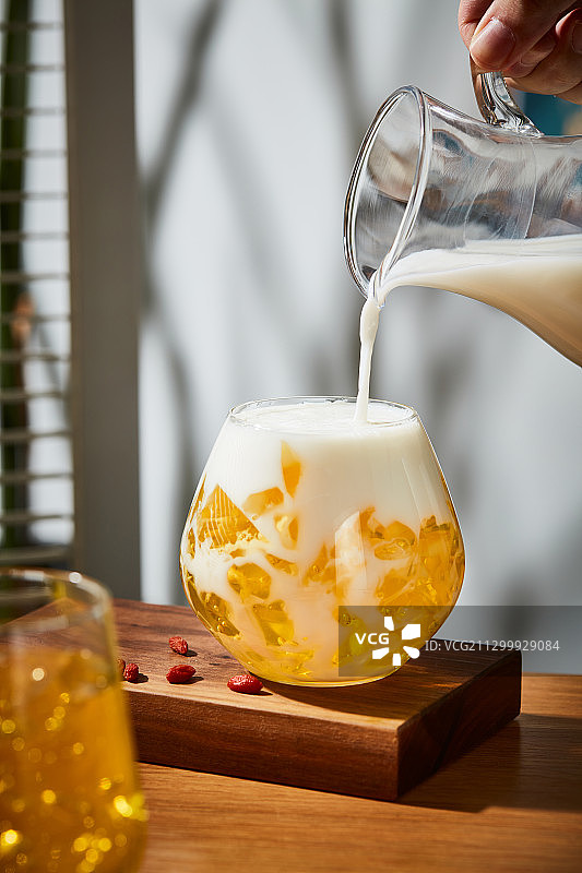 秋梨汤撞奶图片素材