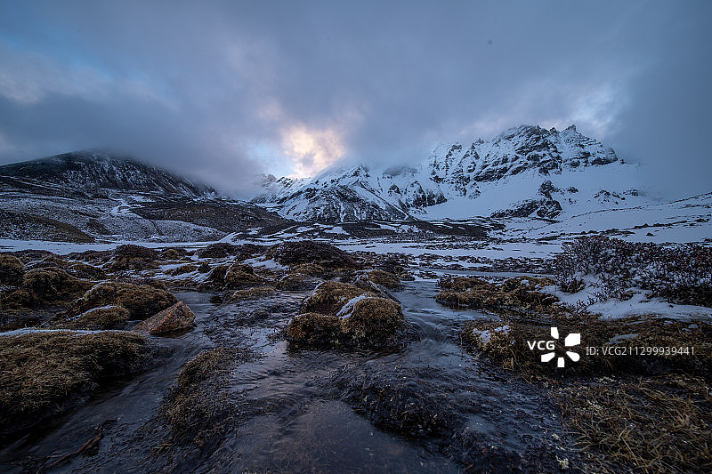 西藏库拉岗日雪山图片素材