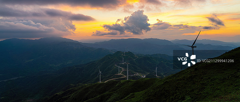 风车与山图片素材