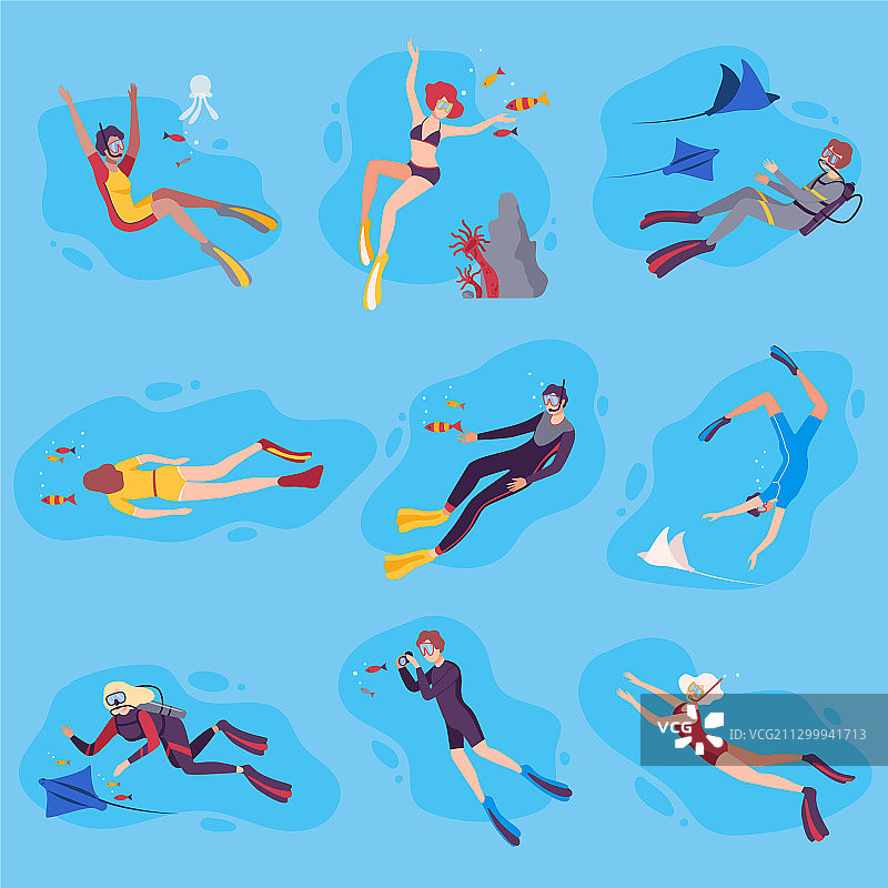 水肺潜水员在水下与海洋生物一起游泳图片素材