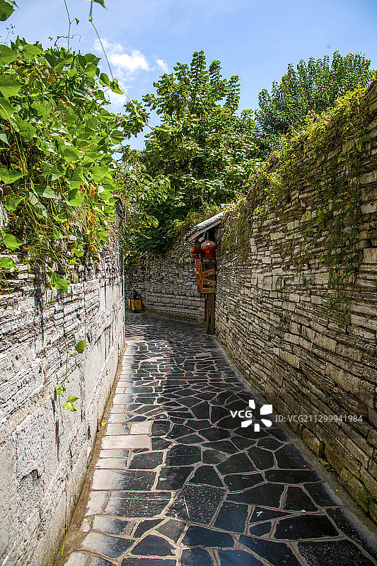 贵州省贵阳青岩古镇背街图片素材