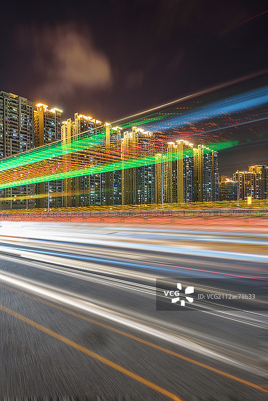 穿梭的车流图片素材