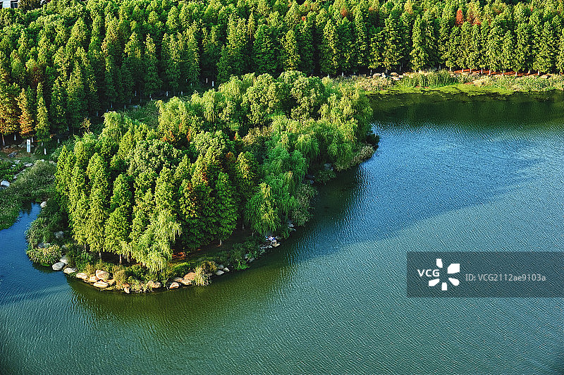 河流绿岛图片素材
